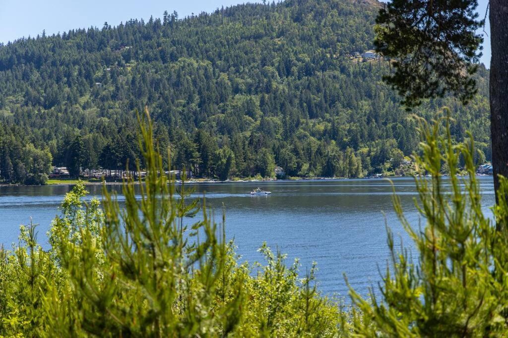 Kelly'S Sunset Lake Retreat Shawnigan Lake Экстерьер фото